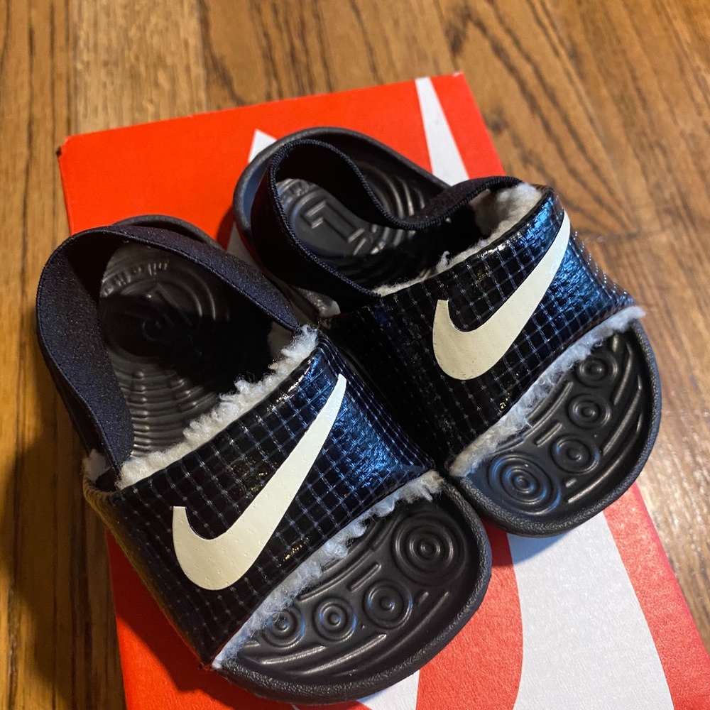 Baby Nike kawa slide